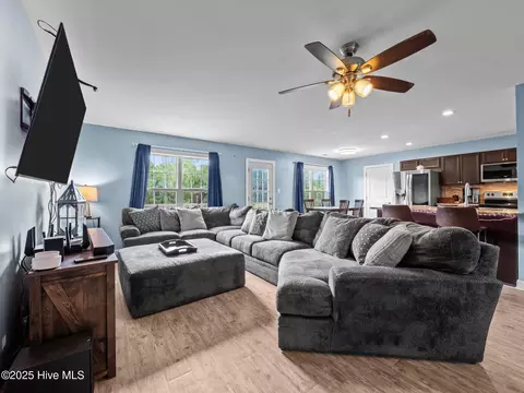Living - 660 Riggs Rd, Hubert, NC 28539 photo 4 of 4