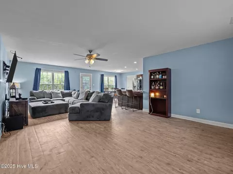Living - 660 Riggs Rd, Hubert, NC 28539 photo 3 of 4