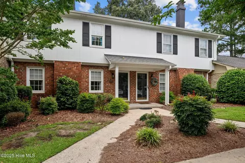 98 Barnes St, Greenville, NC 27858
