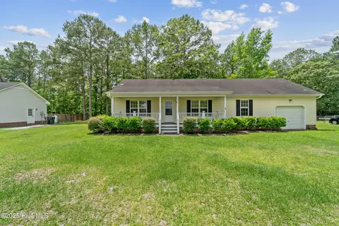 2281 Catherine Lake Rd, Richlands, NC 28574