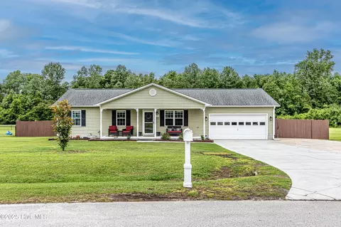 104 Starkys Creek Ct, Maysville, NC 28555