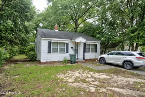 304 Myrtle Ave, Hamlet, NC 28345