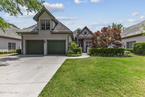1814 Mews Dr, Wilmington, NC 28405
