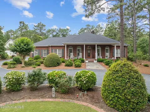 155 Mckenzie Rd E, Pinehurst, NC 28374