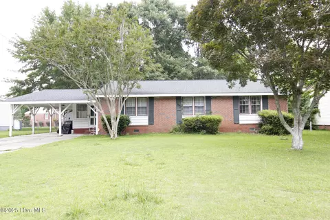 414 Woodhaven Dr, Jacksonville, NC 28540