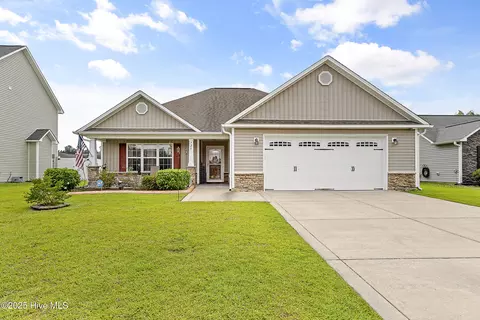 725 Radiant Dr, Jacksonville, NC 28546