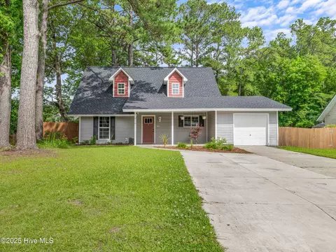 218 Linwood Dr, Jacksonville, NC 28546