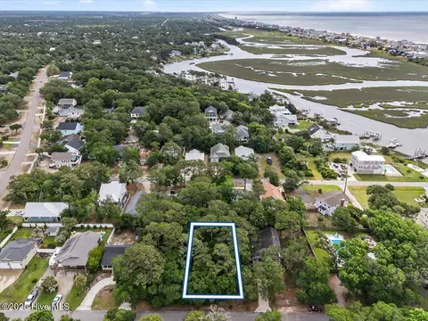 106 SW 24th St, Oak Island, NC 28465