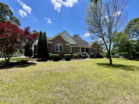 126 Finch Ln, New Bern, NC 28560