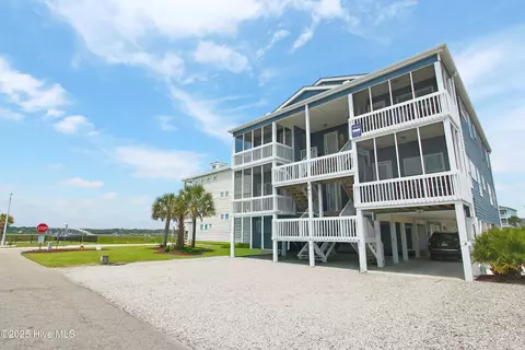 405 27th St #A, Sunset Beach, NC 28468