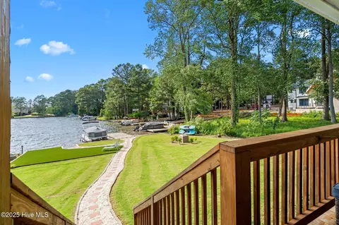 106 Josephs Pt, West End, NC 27376