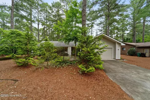 105 Lake Forest Dr, Pinehurst, NC 28374