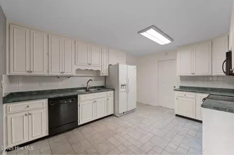 Kitchen - 105 Lake Forest Dr, Pinehurst, NC 28374 photo 3 of 4