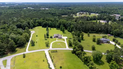 182 Country Squire Ln, Jacksonville, NC 28540
