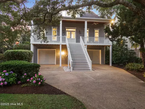 1109 Merchant Ln, Carolina Beach, NC 28428