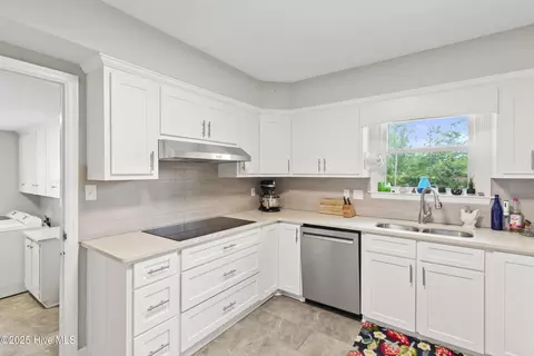 Kitchen - 405 E Westbrook St, Wallace, NC 28466 photo 2 of 3