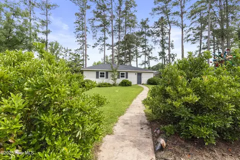 Exterior - 405 E Westbrook St, Wallace, NC 28466 photo 3 of 8