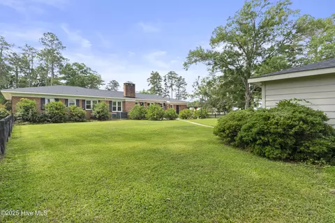 Exterior - 405 E Westbrook St, Wallace, NC 28466 photo 5 of 8