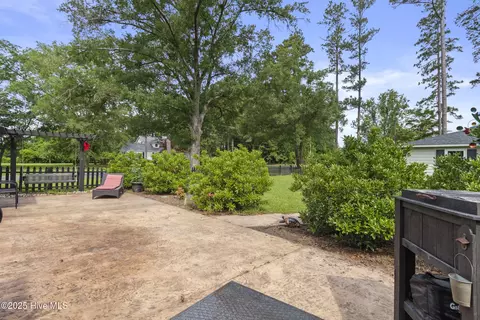 Exterior - 405 E Westbrook St, Wallace, NC 28466 photo 2 of 8