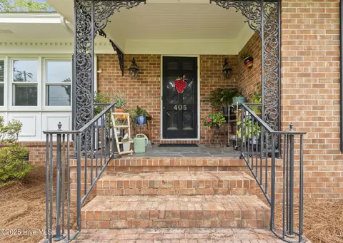 Exterior - 405 E Westbrook St, Wallace, NC 28466 photo 1 of 8