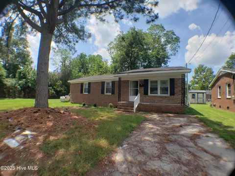 602 W 14th Ave W, Greenville, NC 27834