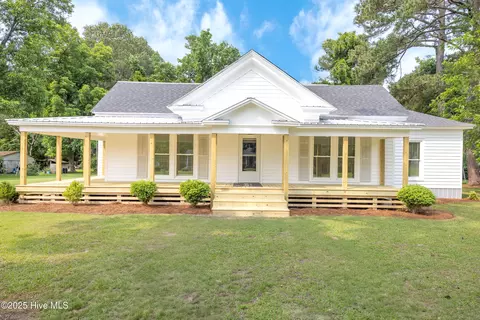 502 Sterlingworth St, Windsor, NC 27983