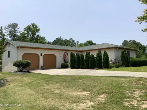 214 Horseshoe Ln, Burgaw, NC 28425
