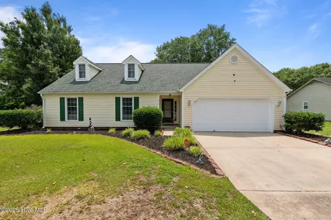 215 Forest Oaks Dr, New Bern, NC 28562