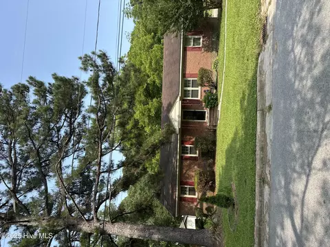 207 South St, Whitakers, NC 27891