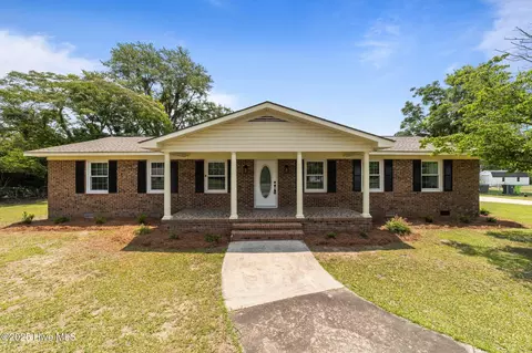 205 Cromartie Rd, Elizabethtown, NC 28337