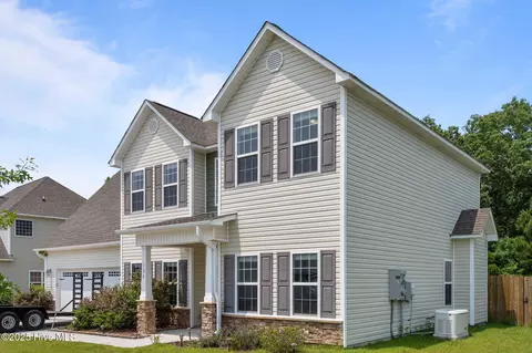 126 Mittams Point Dr, Jacksonville, NC 28546
