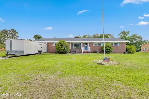 111 Country Club Dr, Jacksonville, NC 28546