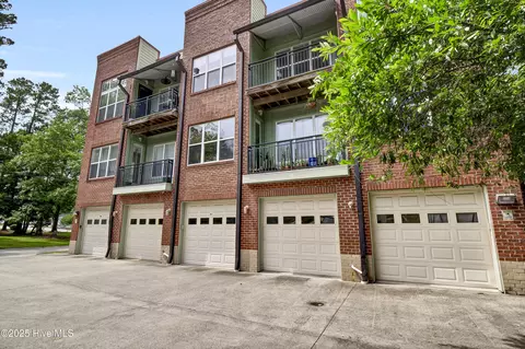 2906 Market St #301, Wilmington, NC 28403