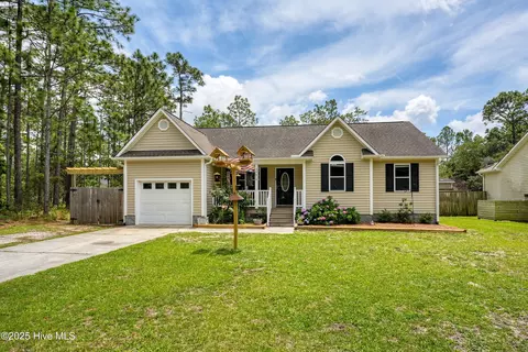 498 Edgewood Rd, Southport, NC 28461