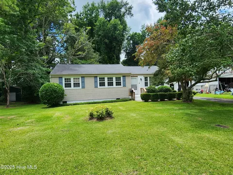 405 Decatur Rd, Jacksonville, NC 28540