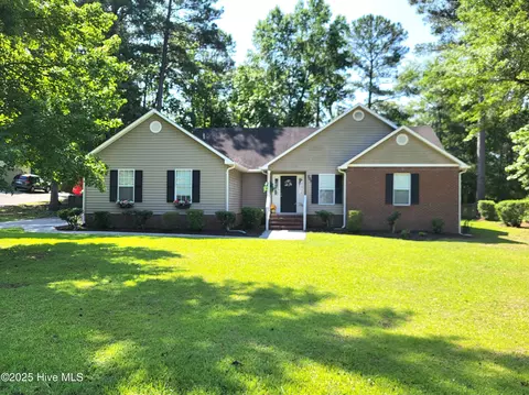 207 Dockside Dr, Jacksonville, NC 28546