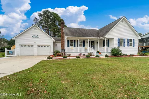 1110 Link Ln, Oriental, NC 28571