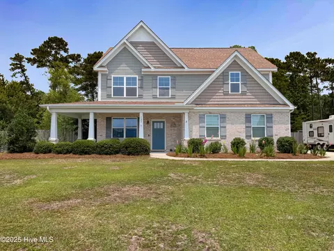 Exterior - 123 Center Dr, Hampstead, NC 28443 photo 10 of 12