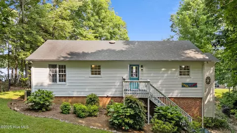 264 N Holiday Dr, Macon, NC 27551