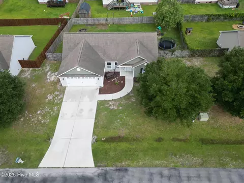 406 Ridgeway Ln, Holly Ridge, NC 28445