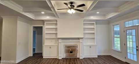 Living - 145 Eagle Point Ln, Clinton, NC 28328 photo 1 of 3