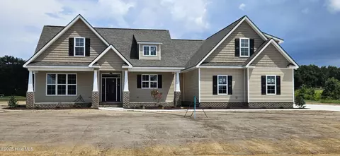 145 Eagle Point Ln, Clinton, NC 28328
