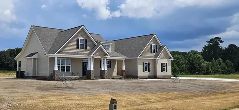 Exterior - 145 Eagle Point Ln, Clinton, NC 28328 photo 2 of 4