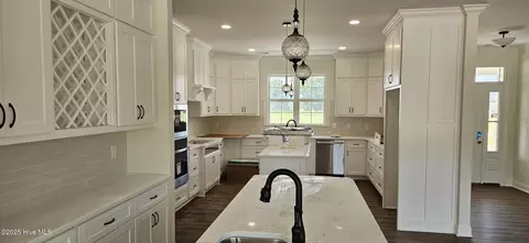 Kitchen - 145 Eagle Point Ln, Clinton, NC 28328 photo 2 of 2