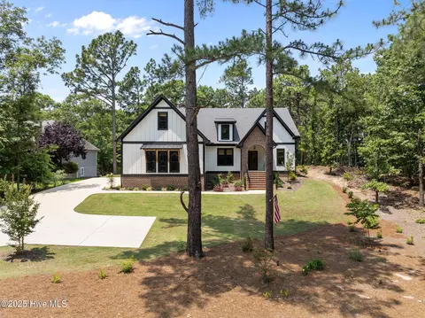 499 Longleaf Dr, West End, NC 27376 photo 3