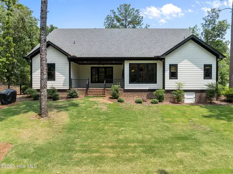 499 Longleaf Dr, West End, NC 27376 photo 7