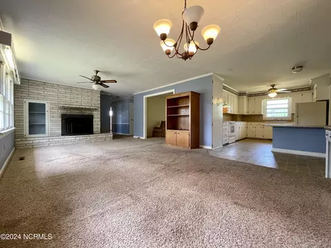 Living - 1222 Meadow Branch Rd, Williamston, NC 27892 photo 2 of 3