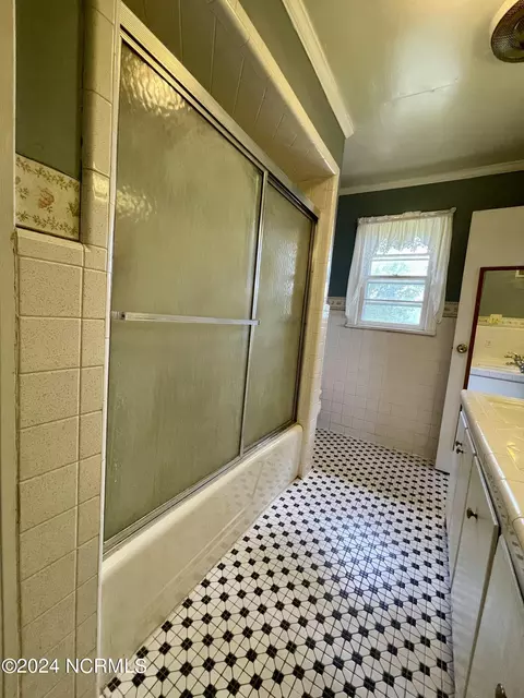 Bath - 1222 Meadow Branch Rd, Williamston, NC 27892 photo 4 of 4
