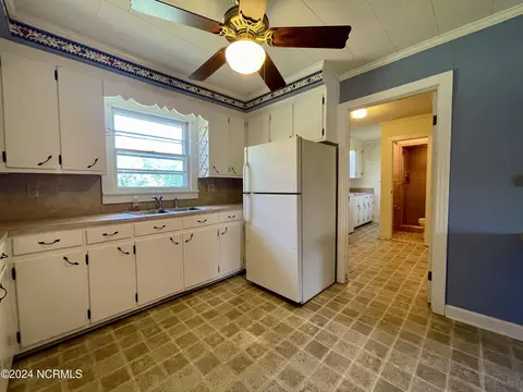 Kitchen - 1222 Meadow Branch Rd, Williamston, NC 27892 photo 3 of 4