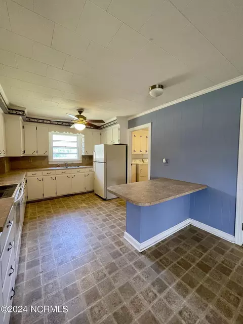 Kitchen - 1222 Meadow Branch Rd, Williamston, NC 27892 photo 4 of 4